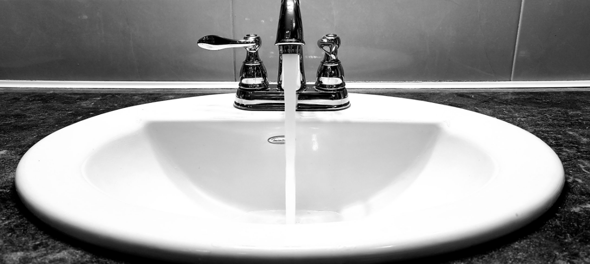 ¿Un sistema de filtración de agua reducirá mi caudal?